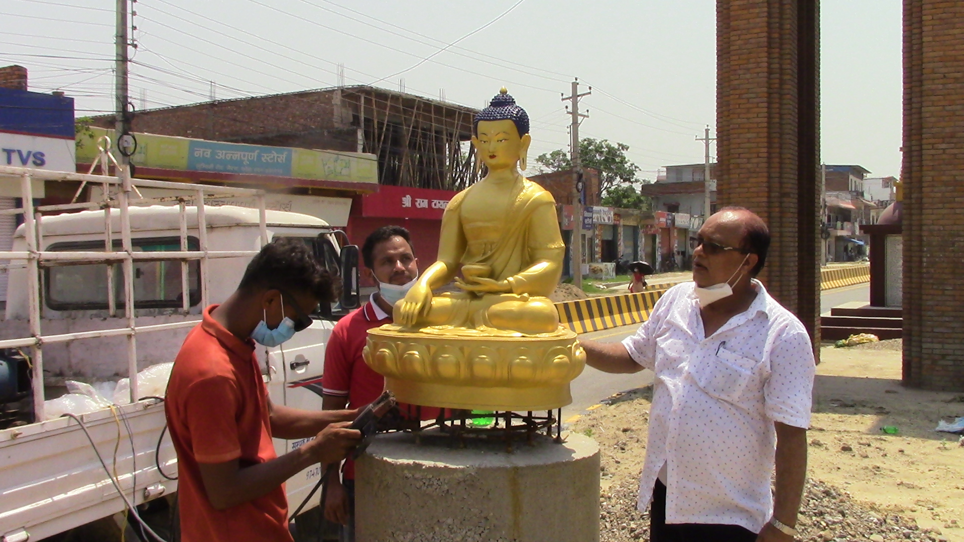 बुद्धमूर्तिले सिंगारिँदै भैरहवा