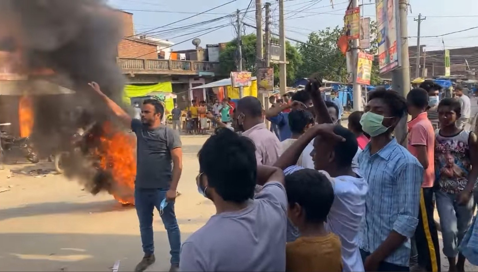 महामारीलाई चुनौति दिँदै ‘हिरो बन्न खोज्दा प्रहरी फन्दामा’