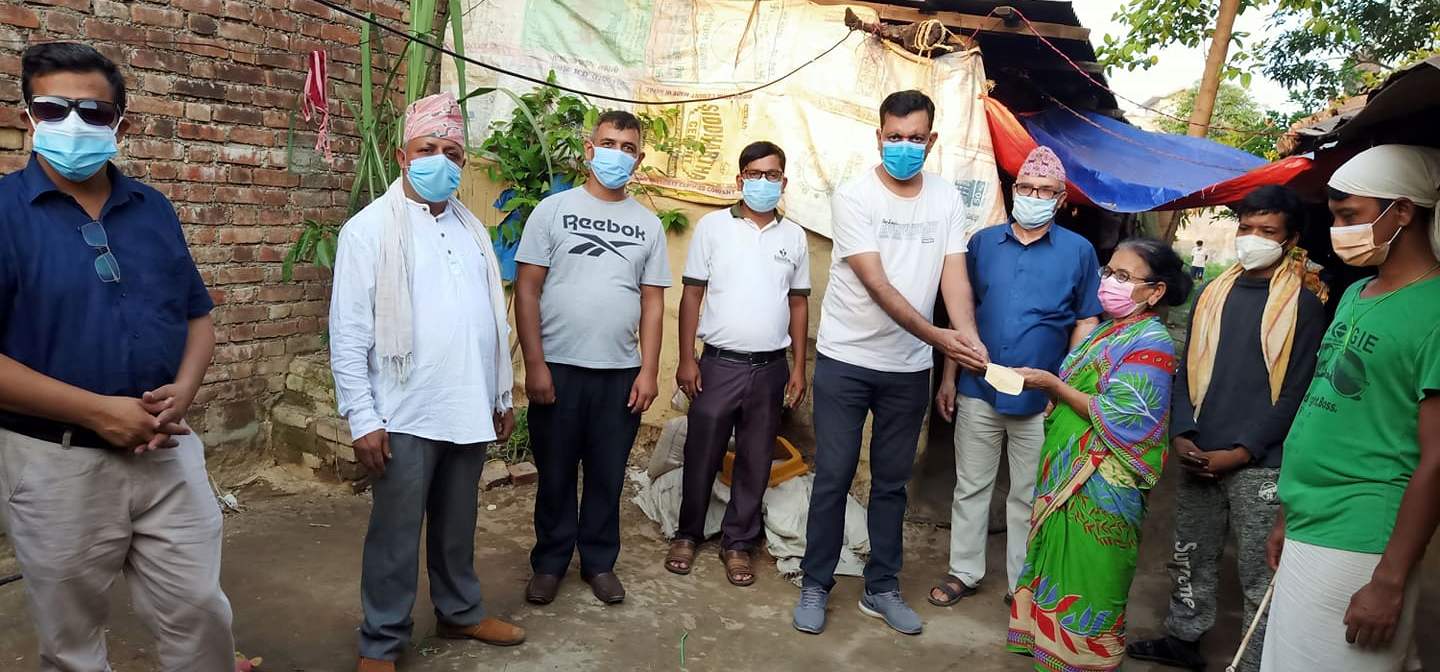 स्वर्गीय पत्रकार चौधरीको परिवारलाई एकलाख सहयोग