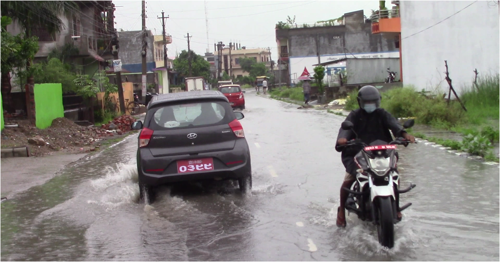 छिनभरकै वर्षाले भैरहवा डुवानमा, अर्बौं रकम खर्चेर बनाइएका नालाले थेगेनन्