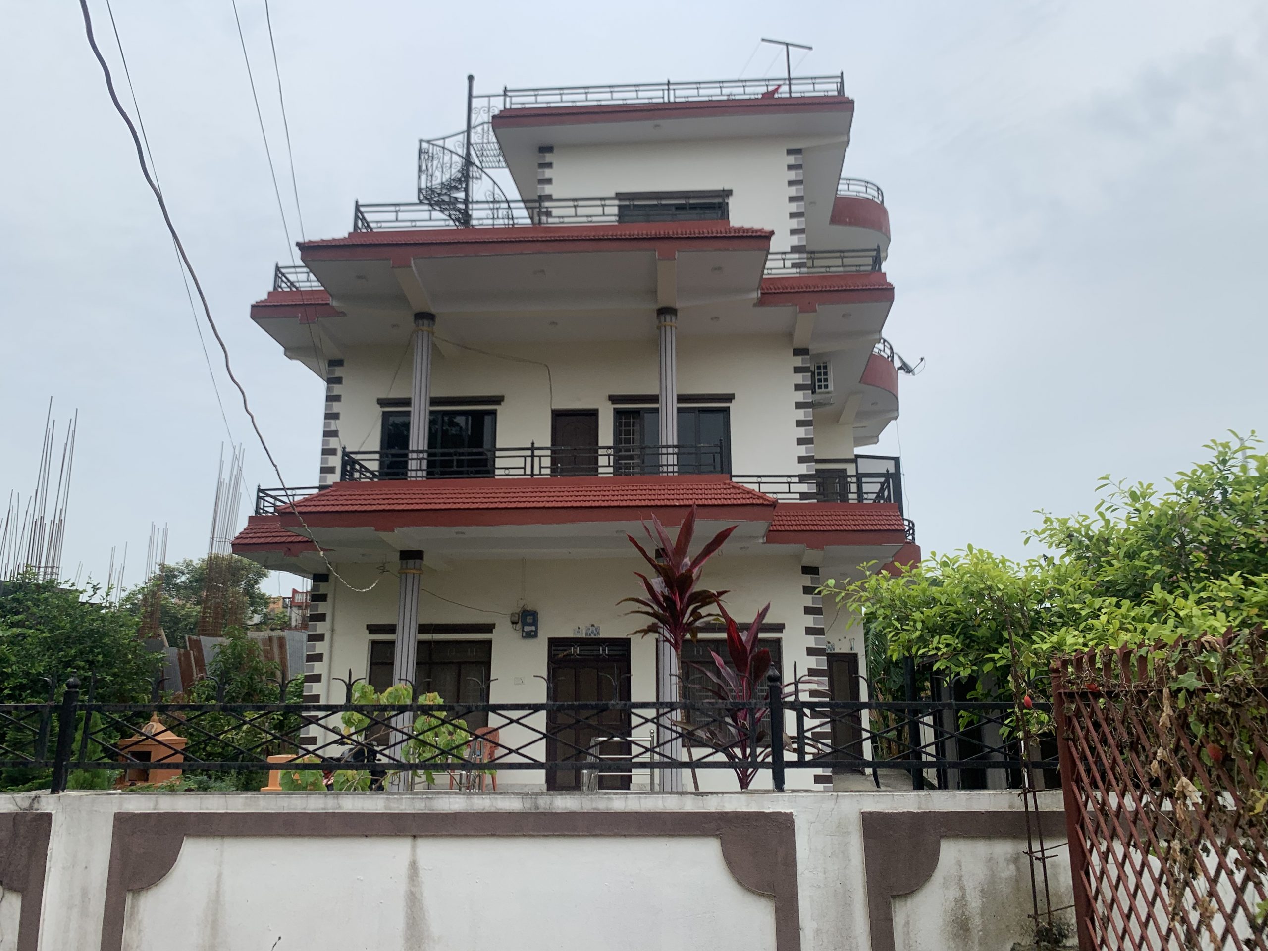 गाउँपालिकामा बेथिति : कर्मचारीलाई सुविधा दिन स्रोतको दुरुपयोग