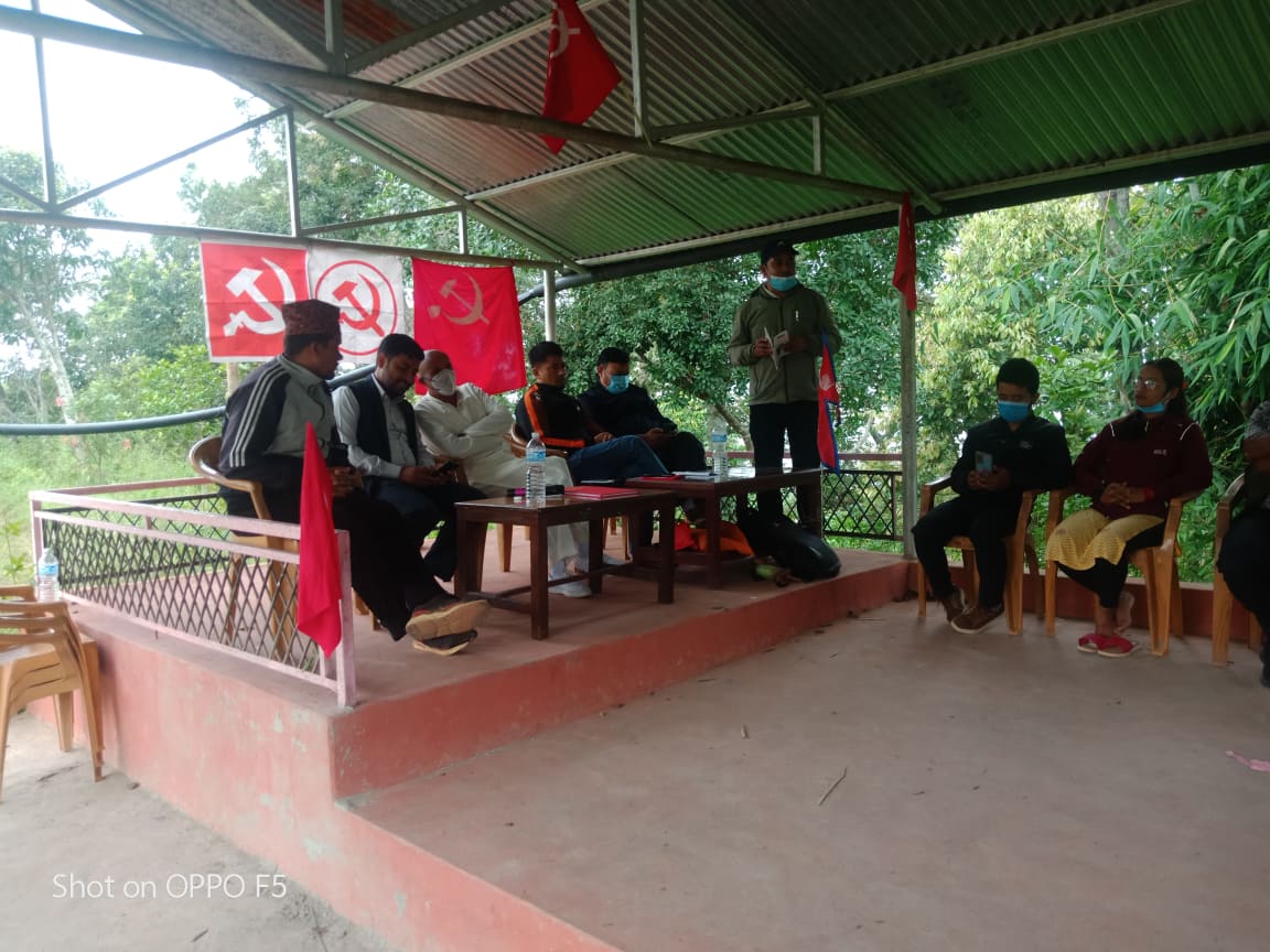 पूर्वमुख्यसचिव पौड्याल माओवादीलाई प्रशिक्षण दिँदै