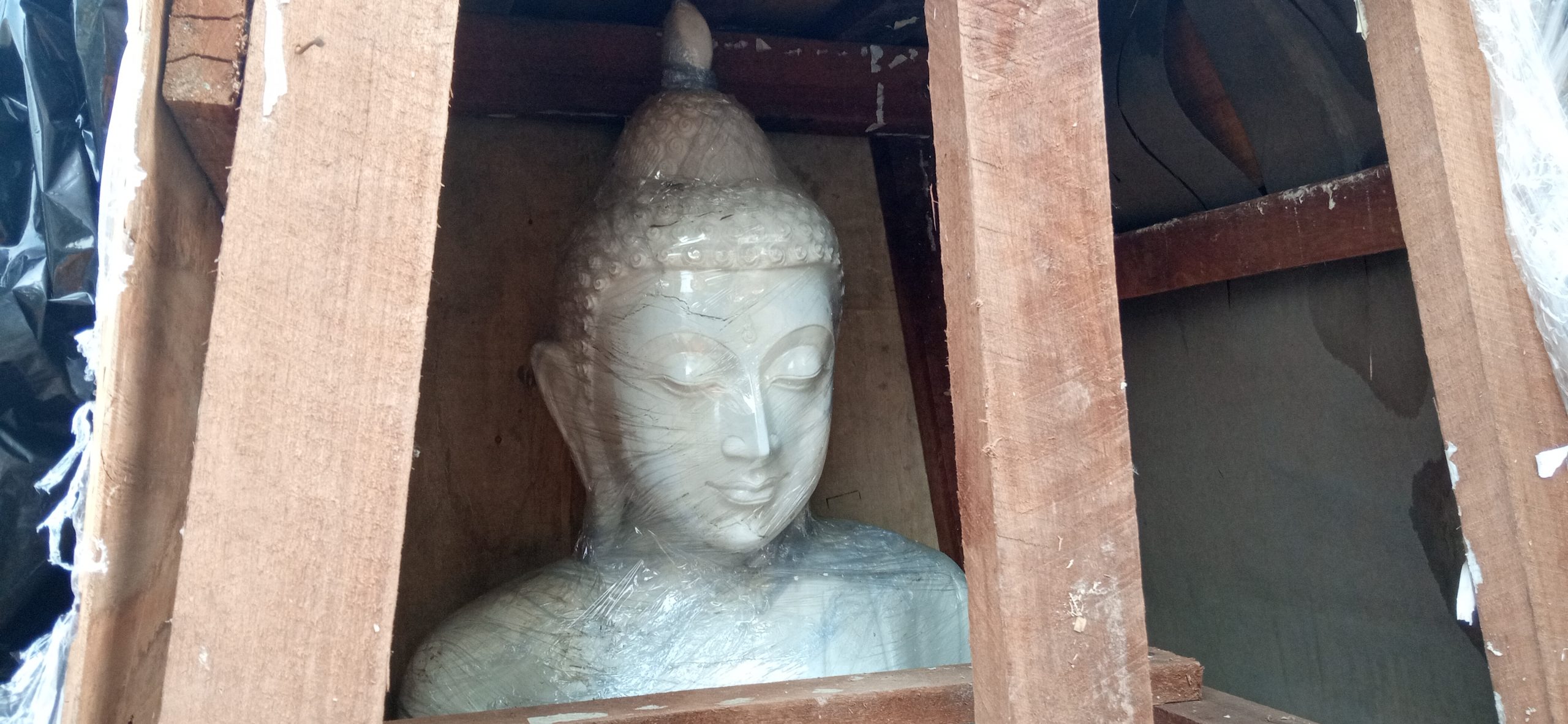 ‘ह्वाइट जेड’ बाट बनेको बुद्धमूर्ति [फोटो फिचर]