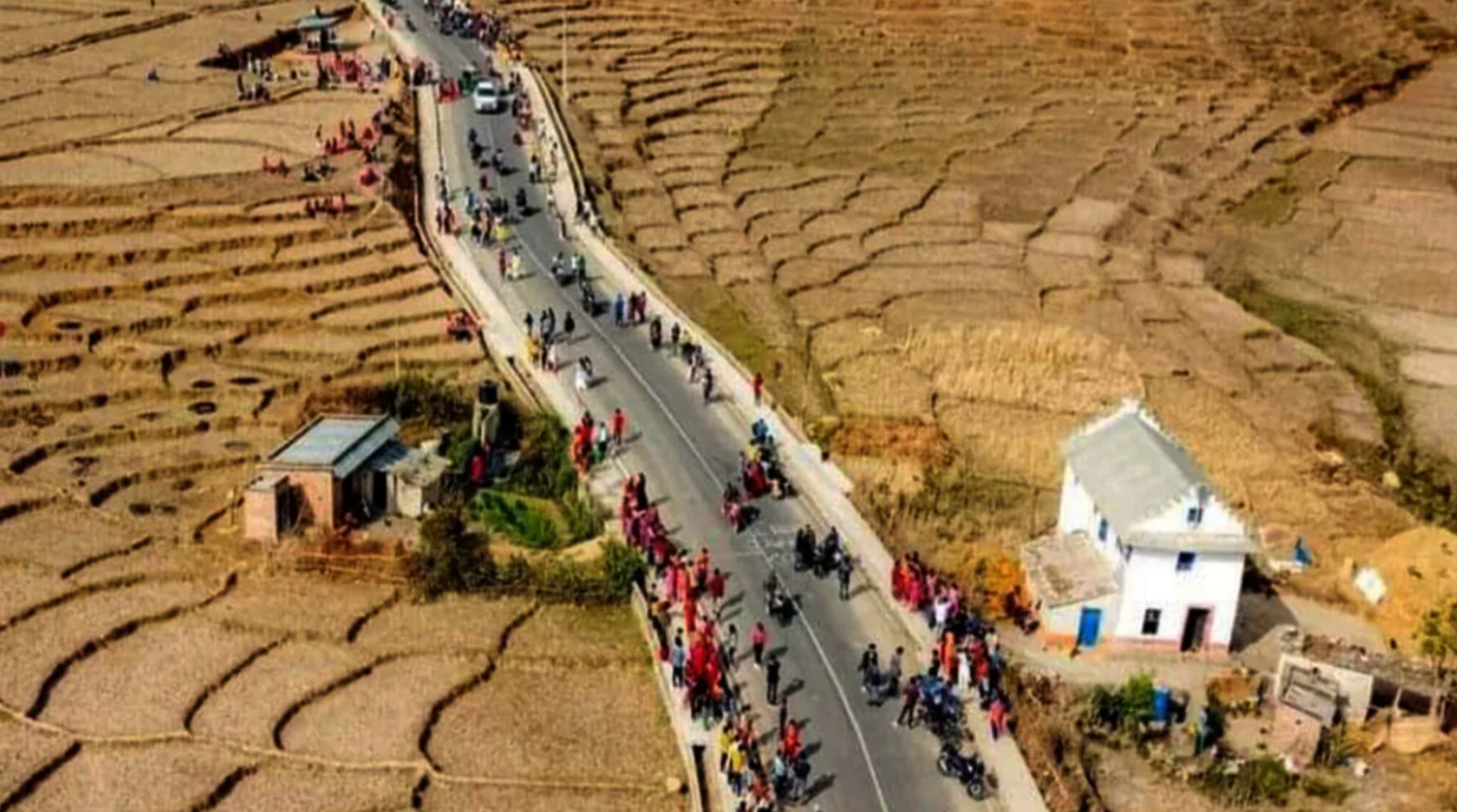 पहाडी पाखामा ‘भाइरल रोड’
