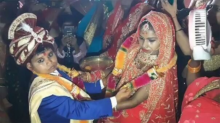 ४२ इन्चका बेहुला, ४७ इन्चकी बेहुली !