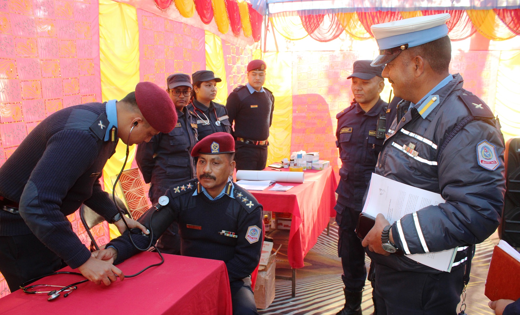 रूपन्देहीमा बहालवाला र पूर्वप्रहरीको निःशुल्क स्वास्थ्य परीक्षण