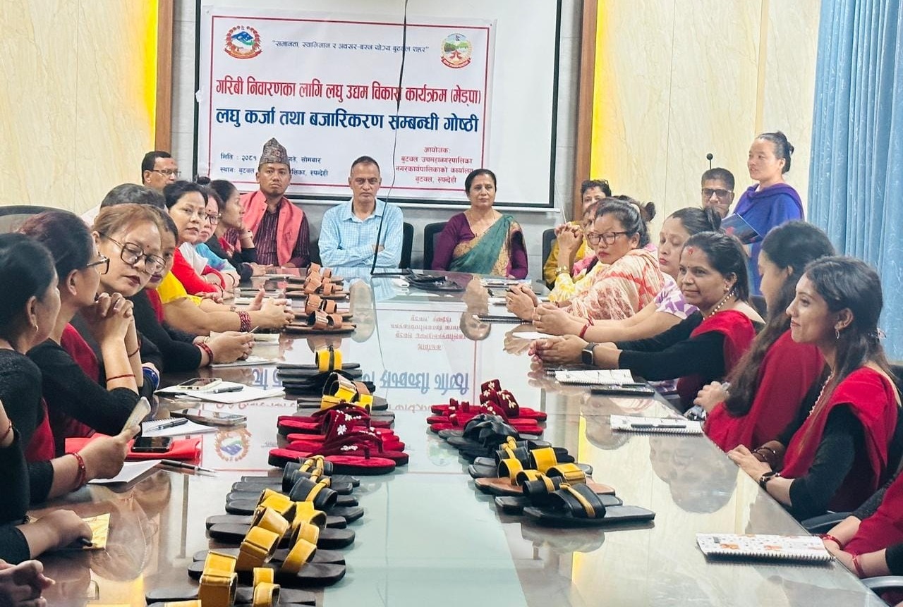 तालिमपछि बुटवलका ३५ जनाले जुत्ता बनाउन सिके