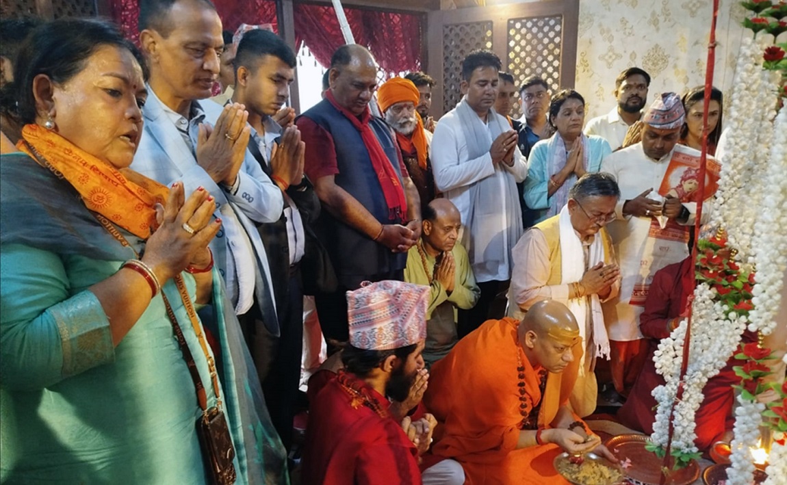स्वामि कैलाशानन्दद्वारा कामाख्या मन्दिर दर्शन