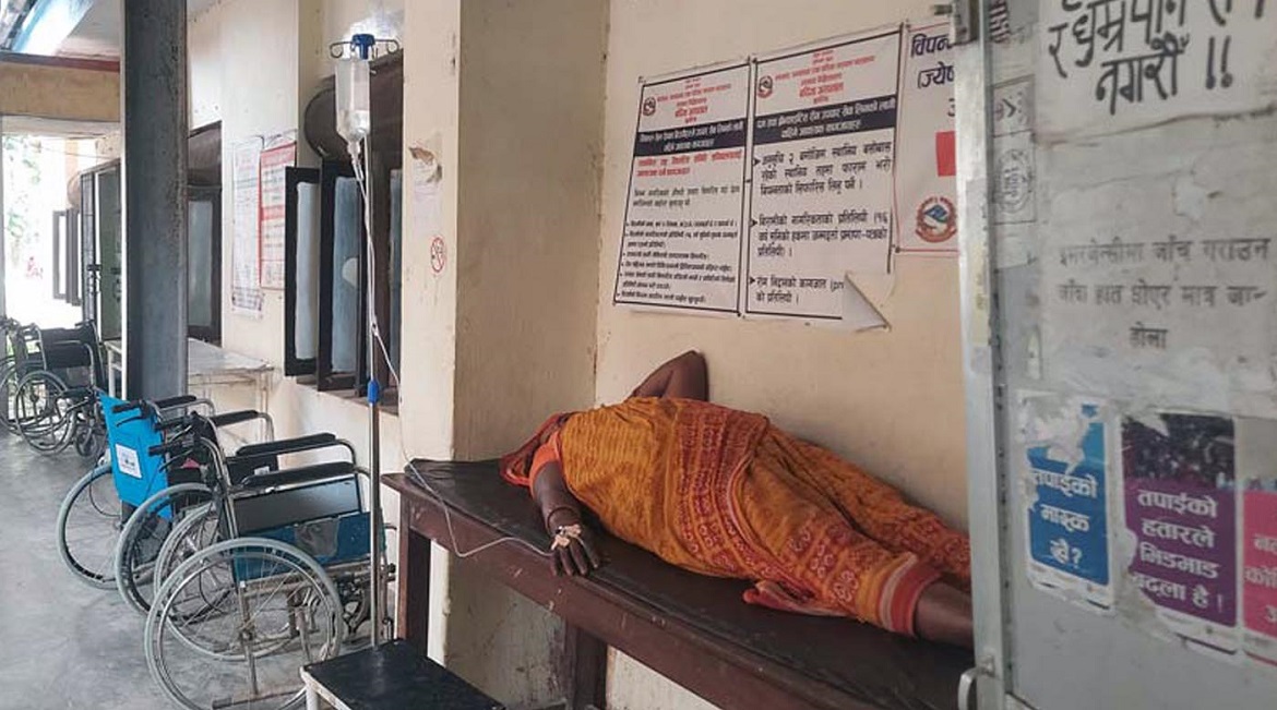 जहाँ बिरामीलाई अस्पतालको बरण्डामा राखेर उपचार गर्नुपर्छ