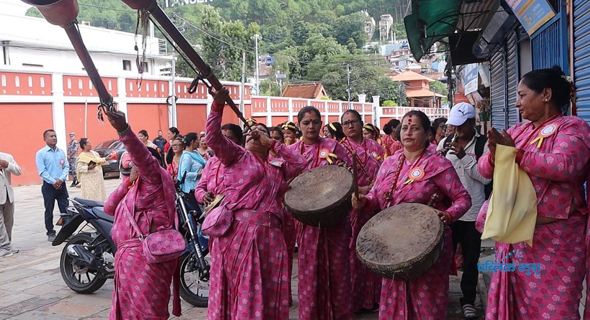 बाजा बजाएरै महिलाहरूले गर्छन् लाखौं आम्दानी