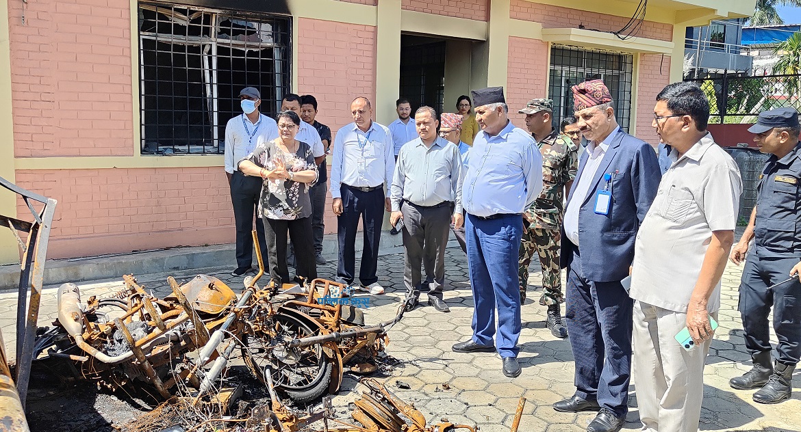 मुख्यमन्त्रीद्वारा जेनजी आन्दोलनबाट प्रभावित रूपन्देहीका कार्यालयको निरीक्षण, मनोबल उकास्न आग्रह (भिडियो)