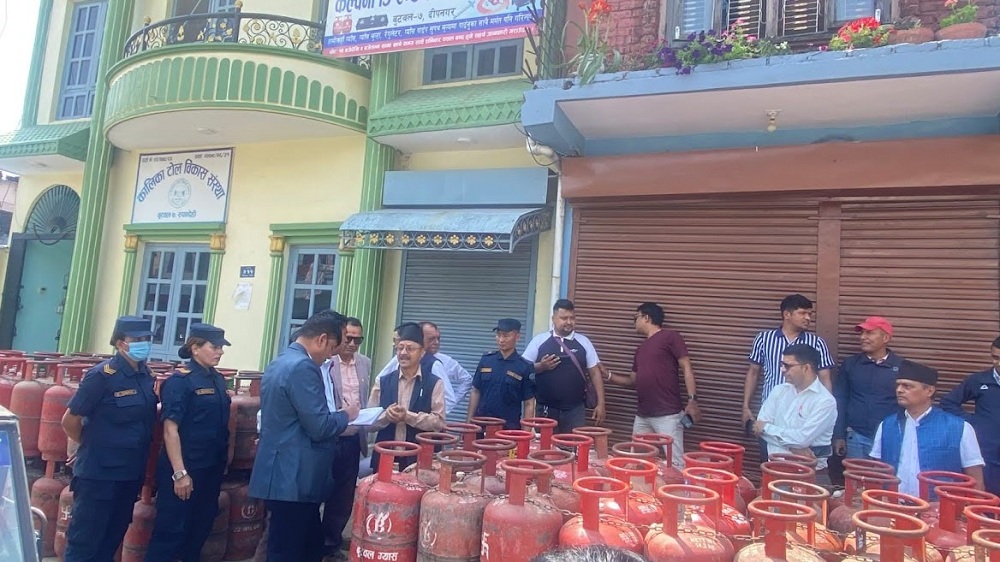 रूपन्देहीमा एक दर्जन ग्यास डिलरमाथि प्रशासनिक कारवाहीको तयारी