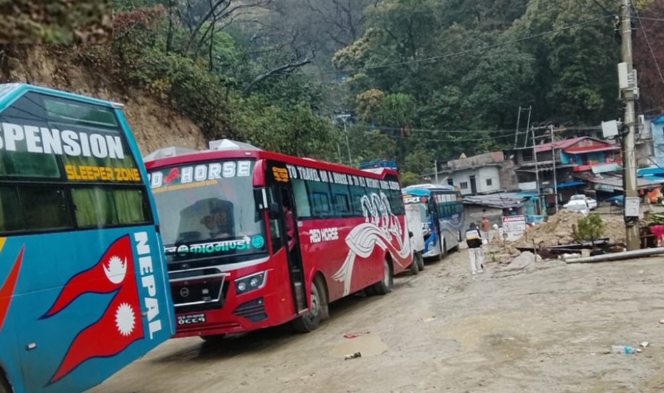 बर्षाले सिद्धार्थ र पूर्व–पश्चिम दुवै राजमार्ग अवरुद्ध
