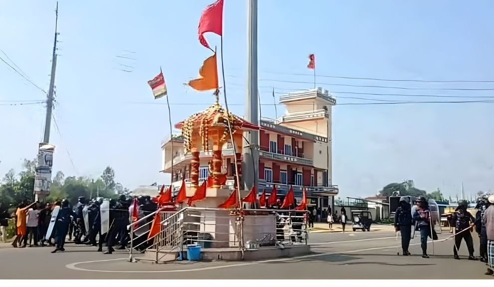 गुलरियाको गणेशपुरमा स्थानीय र प्रहरीबीच झडप, ११ जना घाइते