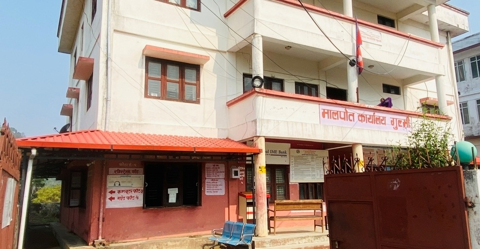 सरकारी कार्यालय ९ बजे खुल्छन्, सेवाग्राही हुँदैनन्