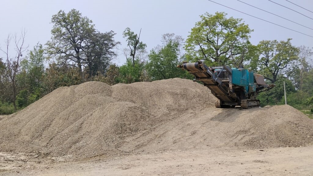 क्रसर गैरकानूनी रुपमा संचालन भएको भेटिए तत्काल बन्द गरिने