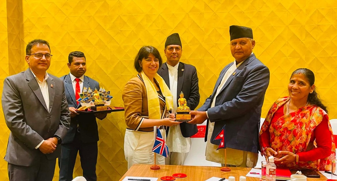 लुम्बिनीका मुख्यमन्त्री आचार्य र बेलायती मन्त्री मल्होत्राबीच शिष्टाचार भेटवार्ता