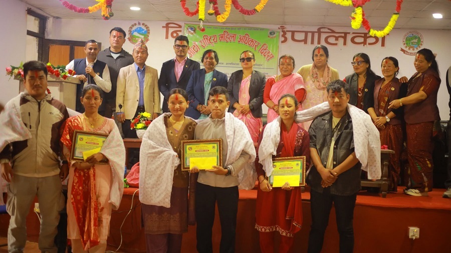 पाल्पाको निस्दीमा १२ उत्तीर्ण गरी २० बर्ष पुगेर बिवाह गर्नेलाई सम्मान