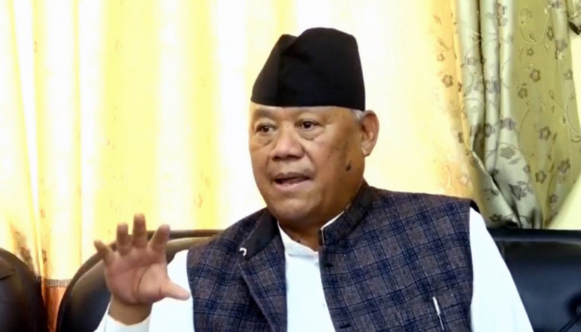 <p>प्रमुख विपक्षी नेपाली कांग्रेस संसदीय दलका नेता भीष्मराज आङ्देम्बेले विभिन्न सञ्चारगृह तथा प्रमुख प्रतिपक्षी दल नेपाली कांग्रेसका सभापति गगनकुमार थापाको घरअगाडि शंकास्पद रूपमा सवारीसाधन पार्क गरिएको घटनाप्रति गम्भीर आपत्ति जनाएका छन् । उनले यस घटनालाई प्रधानमन्त्री बालेन शाह नेतृत्वको सरकारको आलोचना सहन नसक्ने प्रवृत्तिसँग जोड्दै कडा टिप्पणी गरेका छन् । आङ्देम्बेले लोकतन्त्रमा आलोचना सहन सक्ने…</p>
