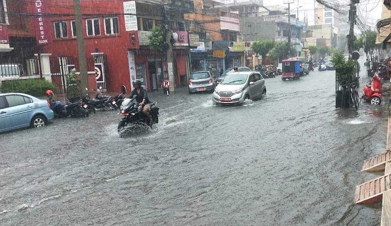 सिद्धार्थनगरका नाली सफा नगरिँदा डुवानको चिन्ता