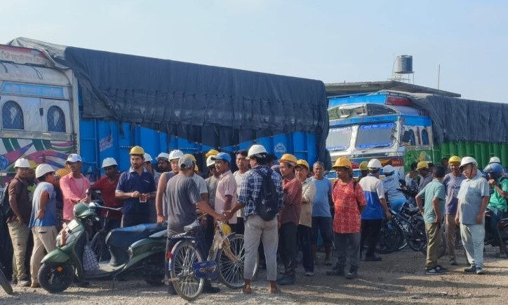 कर्मचारीले सीजी सम्राट सिमेन्ट उद्योगमा गरे तालाबन्दी