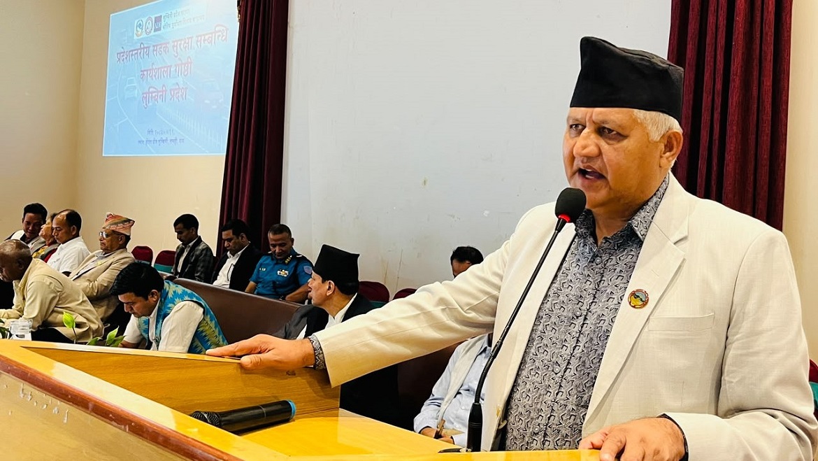 <p>दाङ– लुम्बिनी प्रदेशका मुख्यमन्त्री चेतनारायण आचार्यले युवालाई सचेत, अनुशासित र जिम्मेवार बनाउन सके सवारी दुर्घटनामा उल्लेख्य कमी ल्याउन सकिने बताएका छन् । मंगलबार लमहीमा आयोजित प्रदेश स्तरीय सडक सुरक्षा सम्बन्धी कार्यशाला गोष्ठीमा बोल्दै मुख्यमन्त्री आचार्यले लुम्बिनी प्रदेशमा सबैभन्दा बढी मोटरसाइकल दुर्घटना हुने गरेको र त्यसमा विशेषगरी १६ देखि ३० वर्ष उमेर समूहका युवाको संलग्नता तथा…</p>
