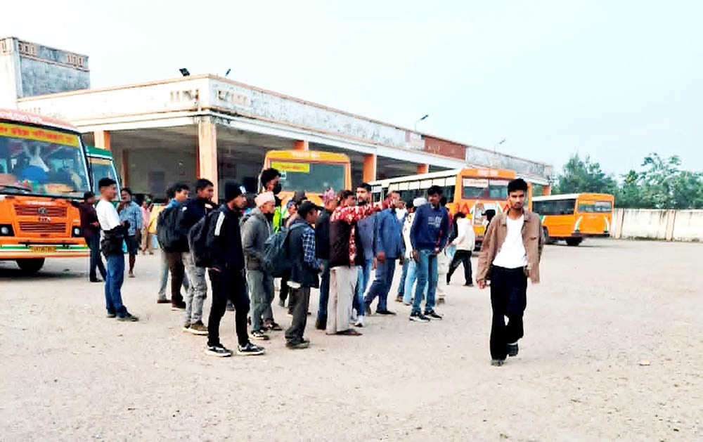 रुपैडिहा नाकामा नेपाली यात्रुमाथि सास्ती र असुरक्षा, ई–रिक्साको मनपरी