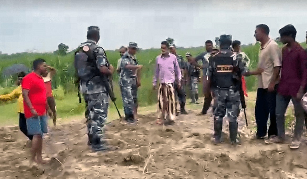 सुस्तामा भारतीय सुरक्षाकर्मीले भत्काइदिए नेपालतर्फको अस्थायी बाँध
